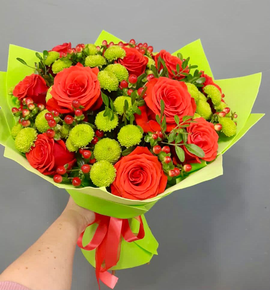 Букет цветов из: Хризантемы и Розы в Ермолино Новгородская область