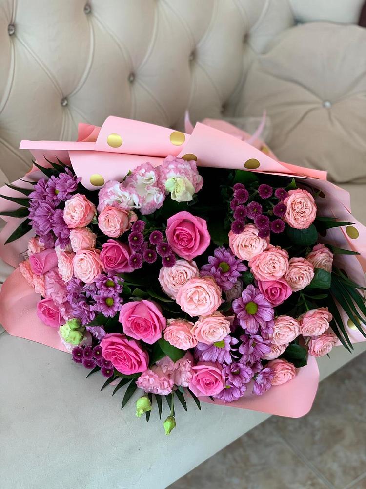 Букет цветов из: Хризантемы, Розы и Лизиантусы в Ермолино Новгородская область