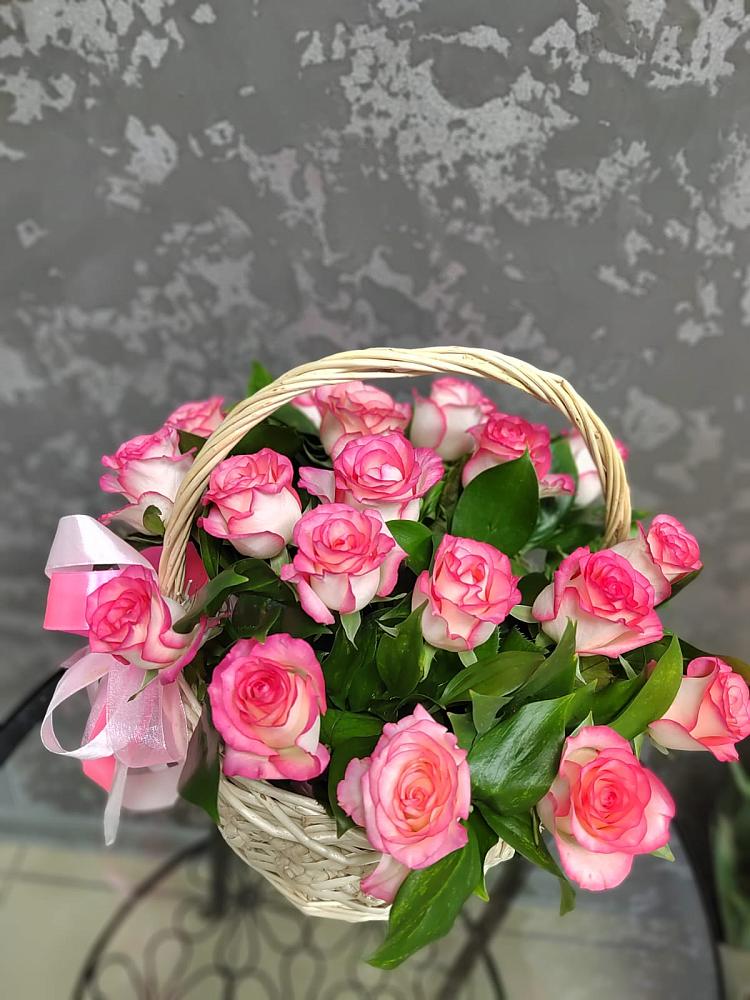 Цветочная композиция из Розы в корзине в Ермолино Новгородская область