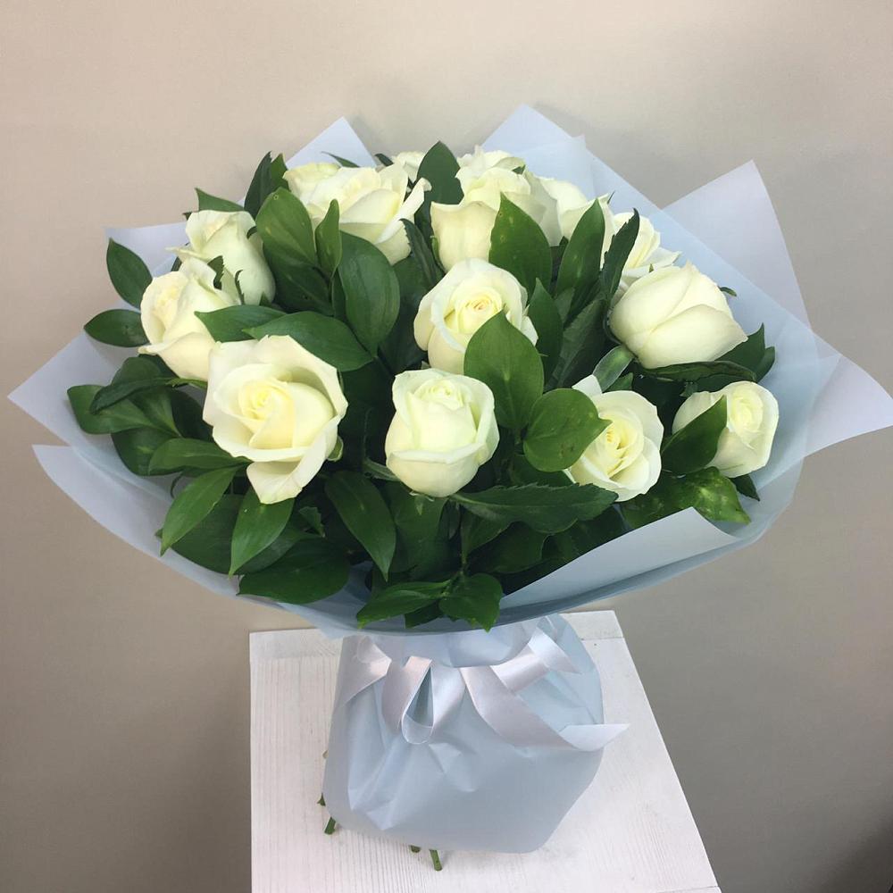 Букет 15 Белых роз Проуд в Ермолино Новгородская область