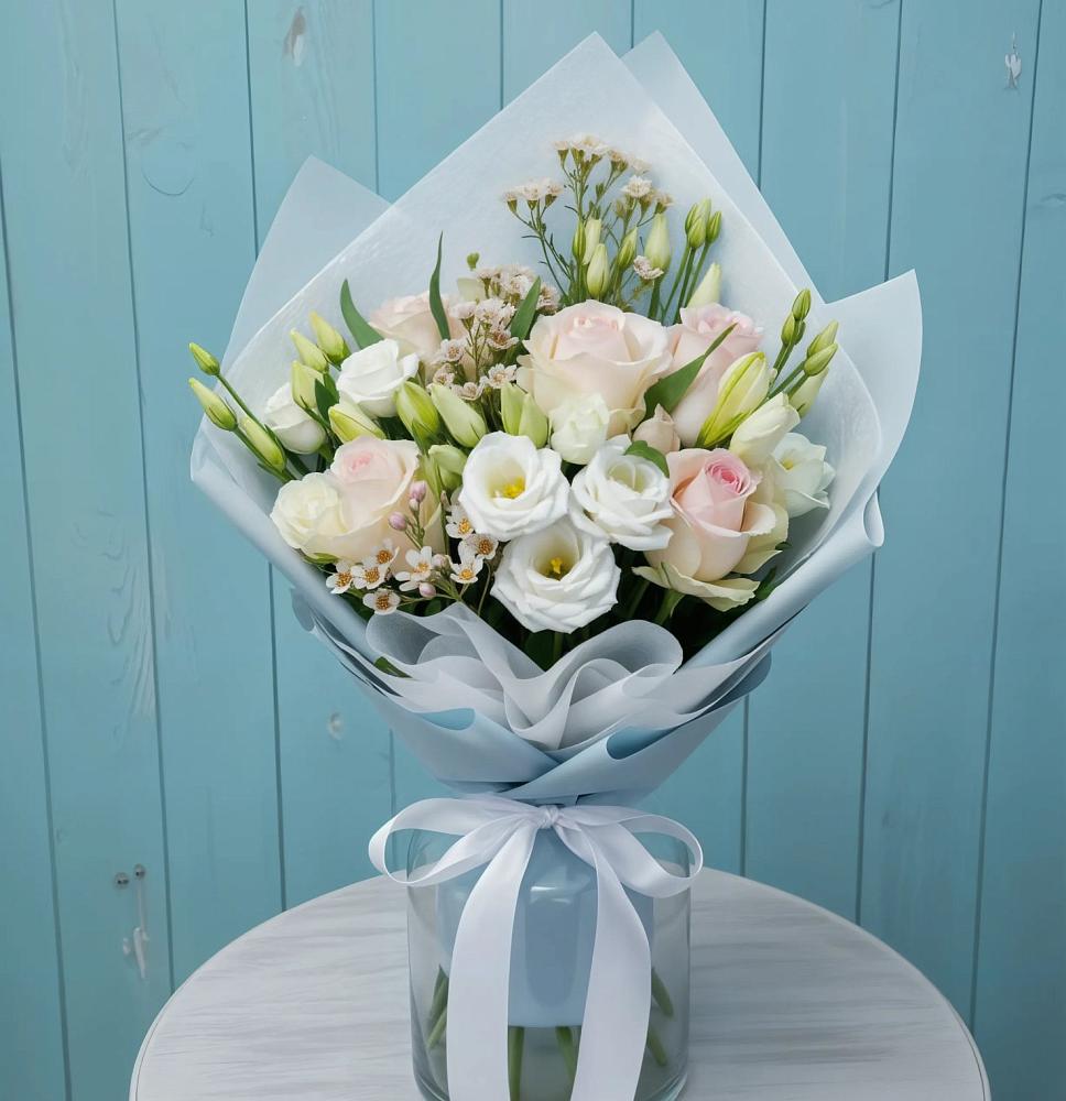 Букет цветов из: Розы и Лизиантусы в Ермолино Новгородская область