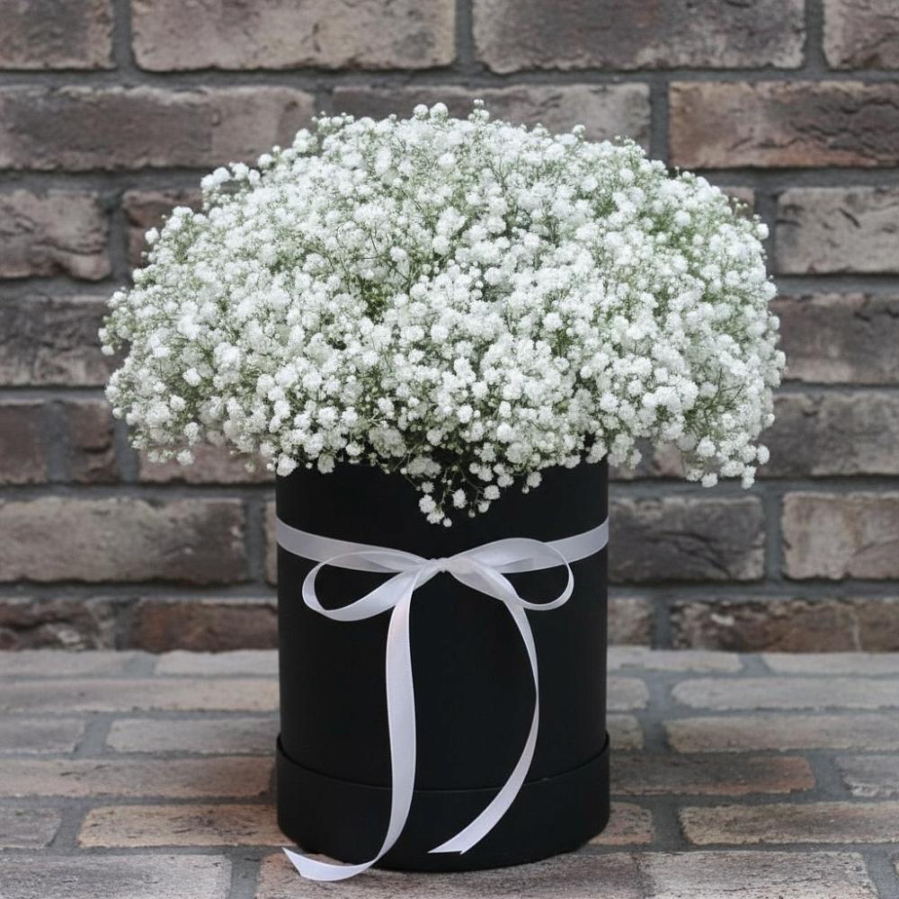 Цветочная композиция из Гипсофила в шляпной коробке в Ермолино Новгородская область