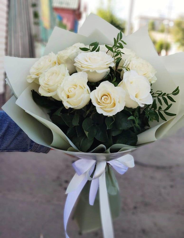 Букет Белые розы Проуд в Ермолино Новгородская область