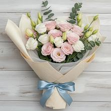 Букет цветов из:  Лизиантусы в Ермолино Новгородская область