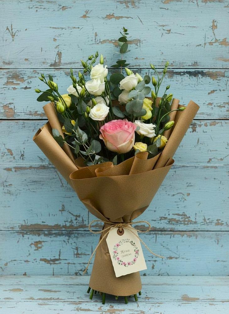 Букет цветов из: Розы и Лизиантусы в Ермолино Новгородская область