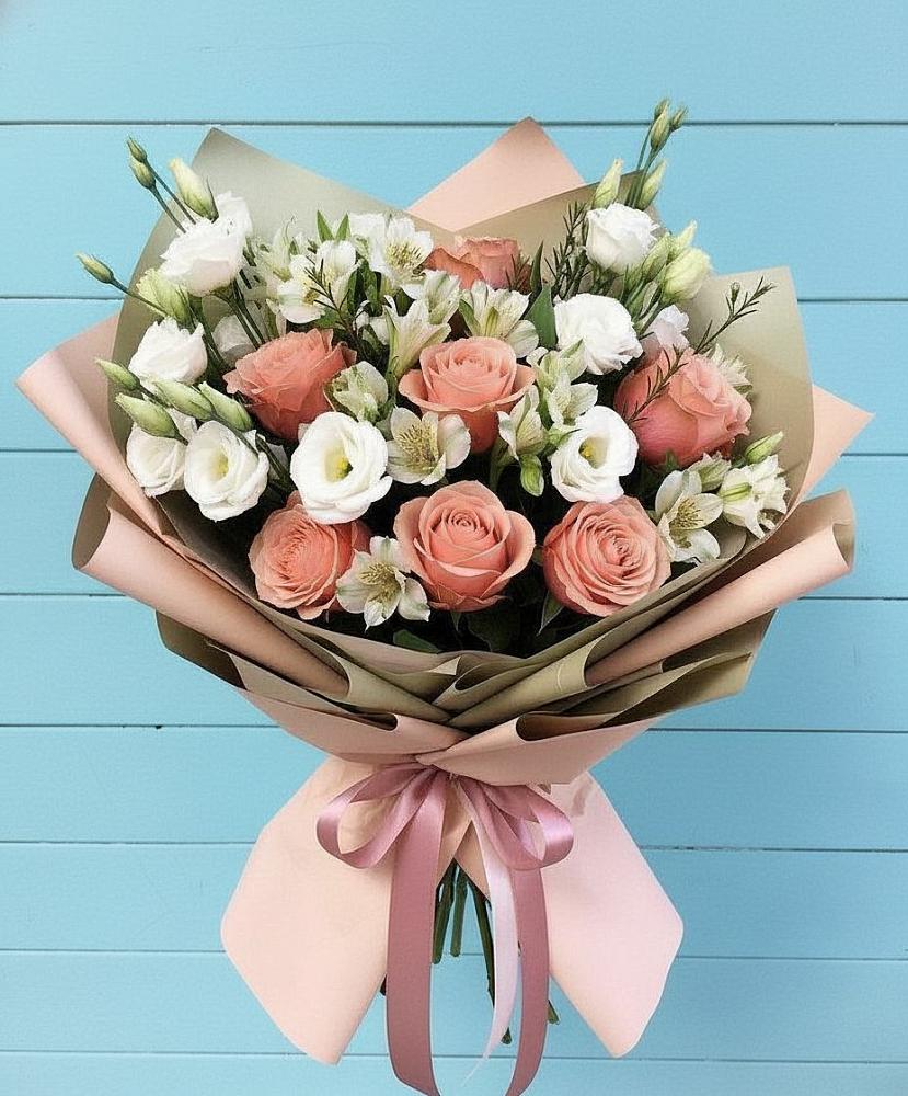 Букет цветов из: Розы, Альстромерии и Лизиантусы в Ермолино Новгородская область