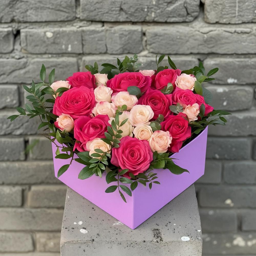 Цветочная композиция из Розы в коробке в Ермолино Новгородская область