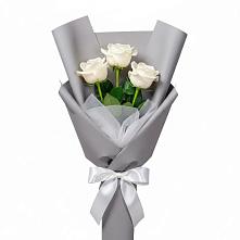 Букет 3 белые розы в Ермолино Новгородская область