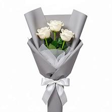 Букет 3 белые розы в Ермолино Новгородская область