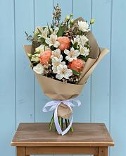 Букет цветов из:  Альстромерии, Лизиантусы, Розы и Хризантемы в Ермолино Новгородская область