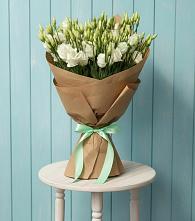 Букет цветов из:  Лизиантусы в Ермолино Новгородская область