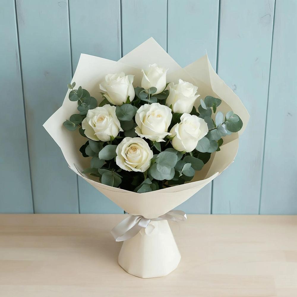 Букет Белые розы в Эвкалипте в Ермолино Новгородская область