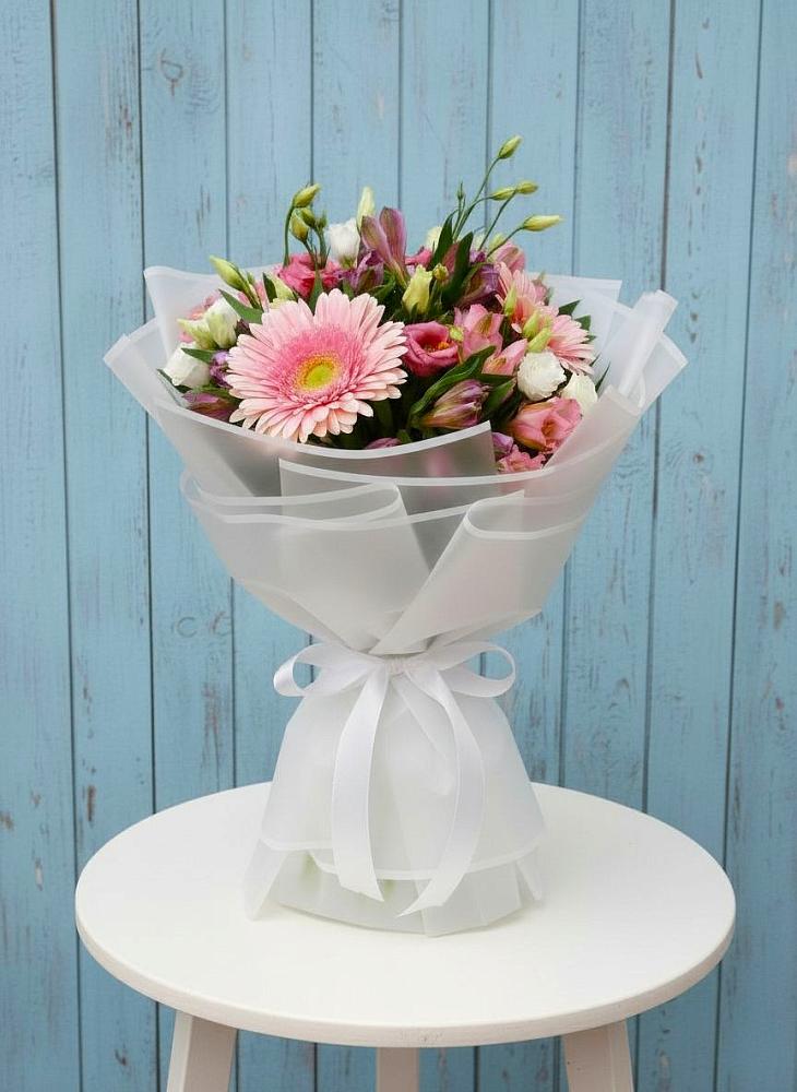 Букет цветов из: Герберы, Альстромерии и Лизиантусы в Ермолино Новгородская область