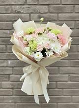 Букет цветов из:  Гвоздики, Розы, Лизиантусы и Хризантемы #REPLACE_PRED# Ермолино Новгородская область