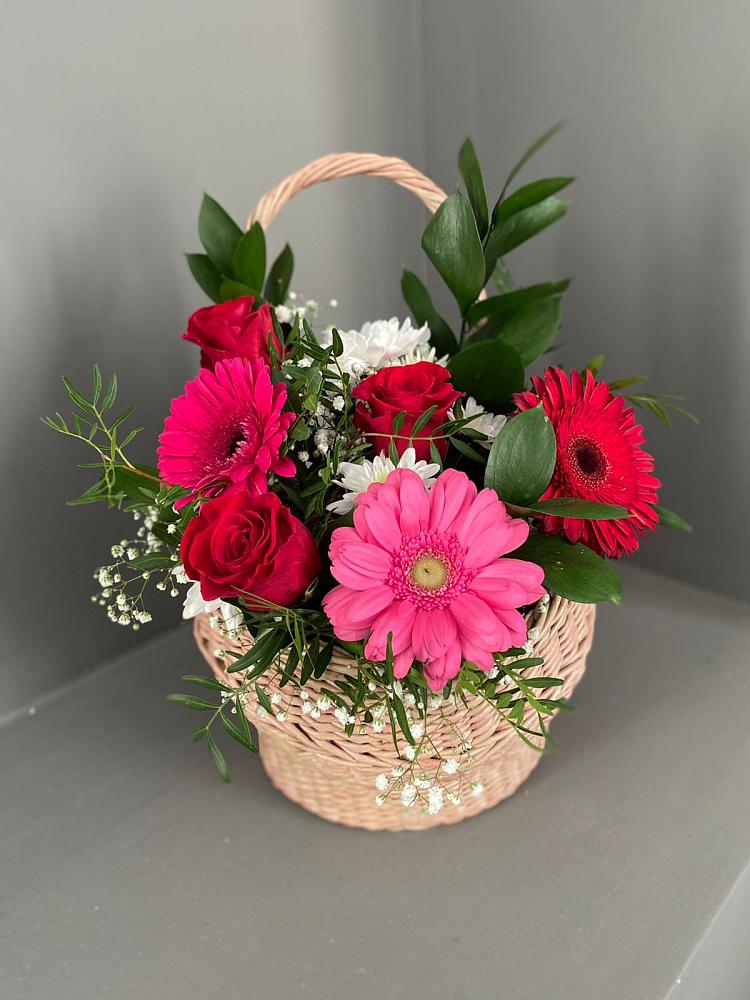 Цветочная композиция из Розы, Хризантемы и Герберы в корзине в Ермолино Новгородская область