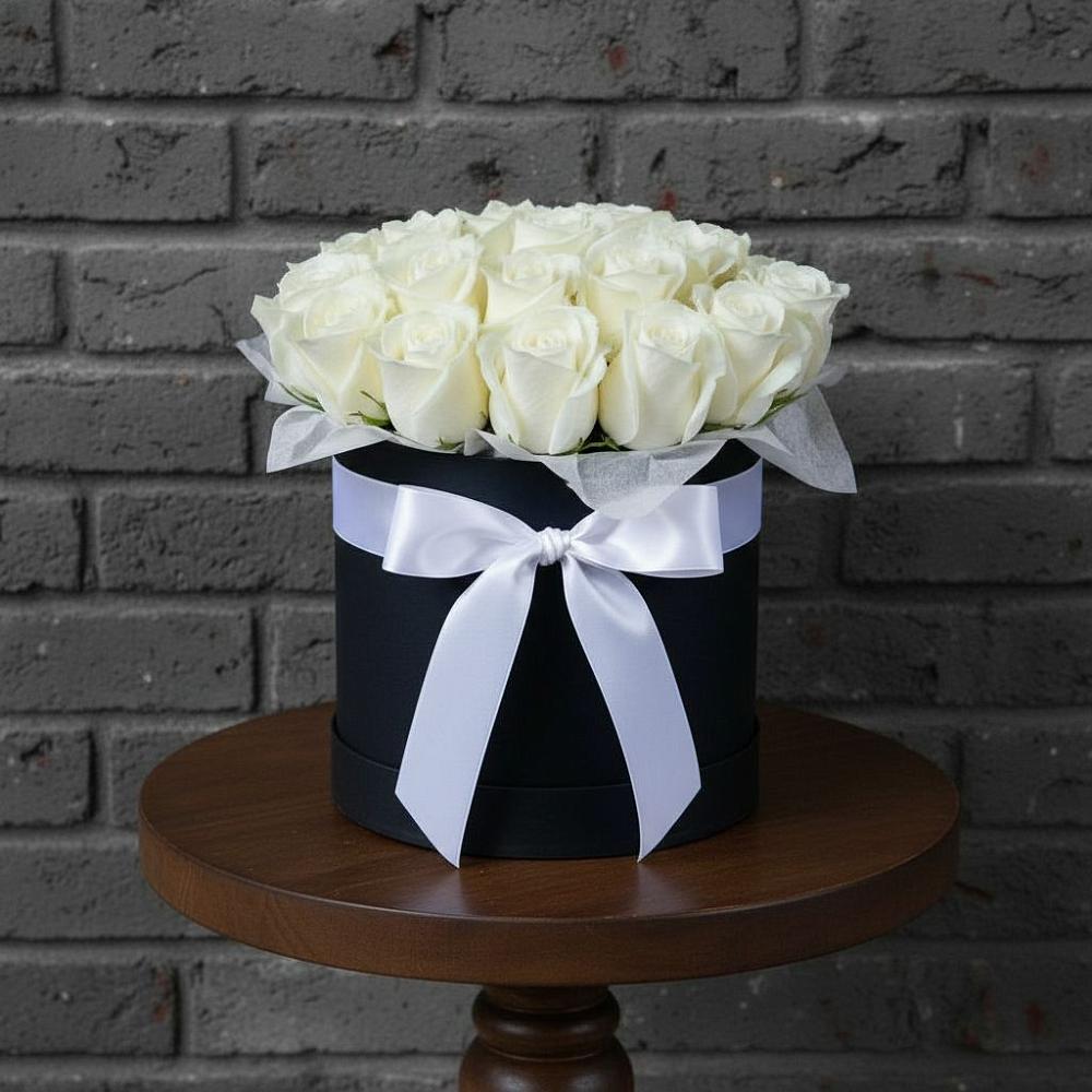 Цветочная композиция из Розы в шляпной коробке в Ермолино Новгородская область