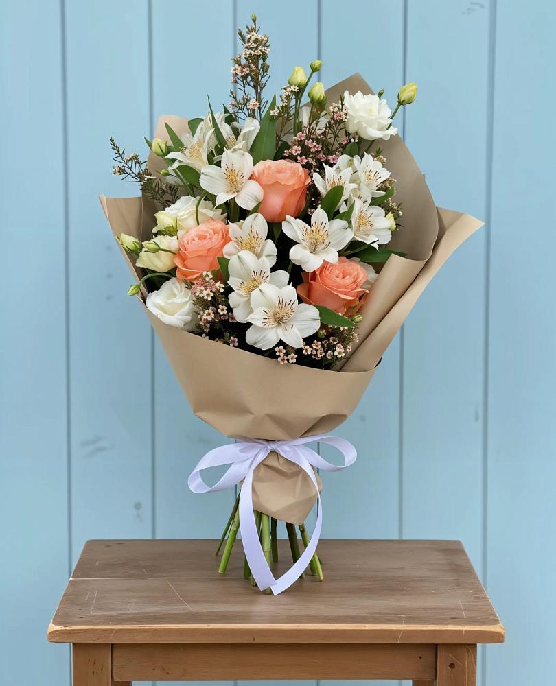 Букет цветов из: Альстромерии, Лизиантусы, Розы и Хризантемы в Ермолино Новгородская область