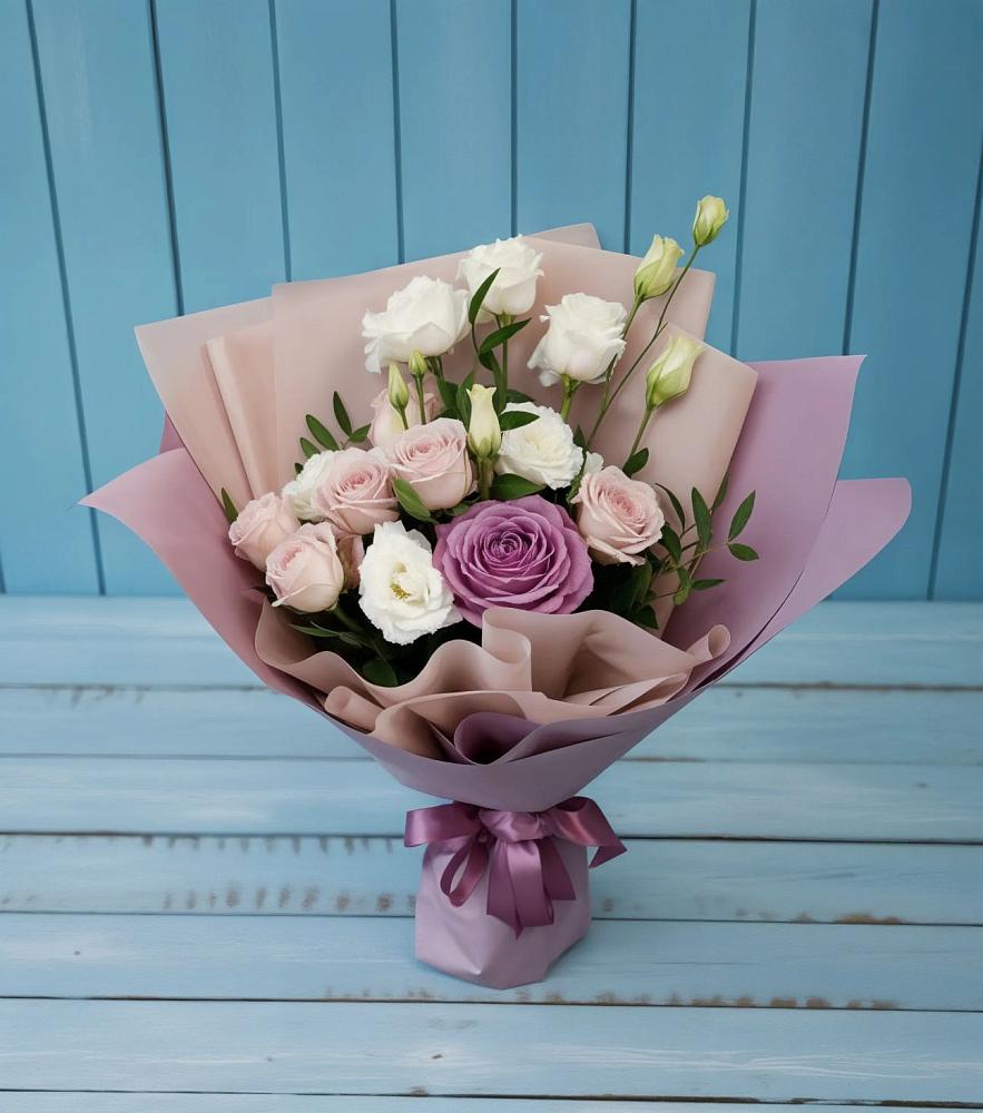 Букет цветов из: Розы и Лизиантусы в Ермолино Новгородская область